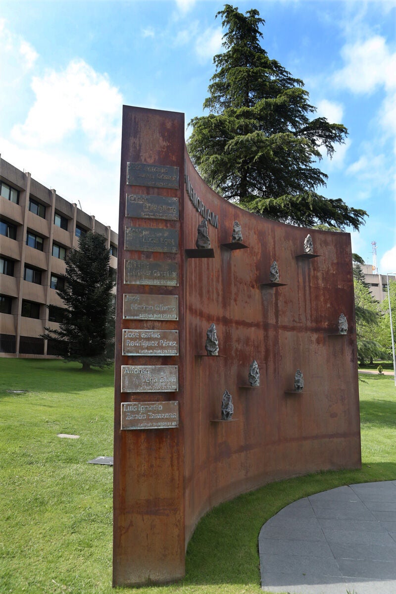 Monumento en el CNI dedicado a los agentes fallecidos