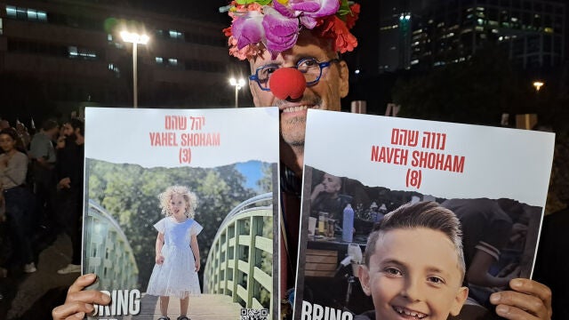 Miles de israelíes piden en Tel Aviv la liberación de todos los rehenes tras 50 días