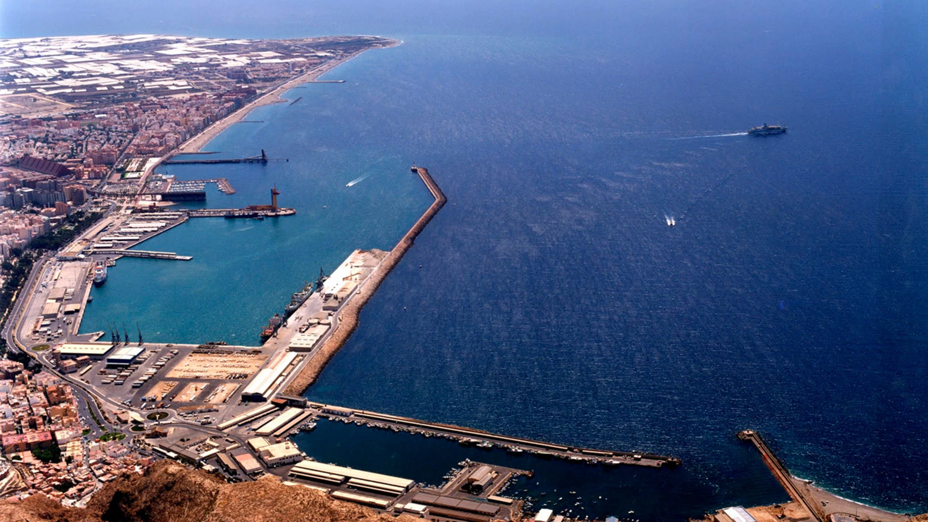 Una verdadera integración del Puerto de Almería en la ciudad se hará realidad