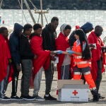 Salvamento Marítimo rescata a 238 personas durante la madrugada en aguas de Lanzarote