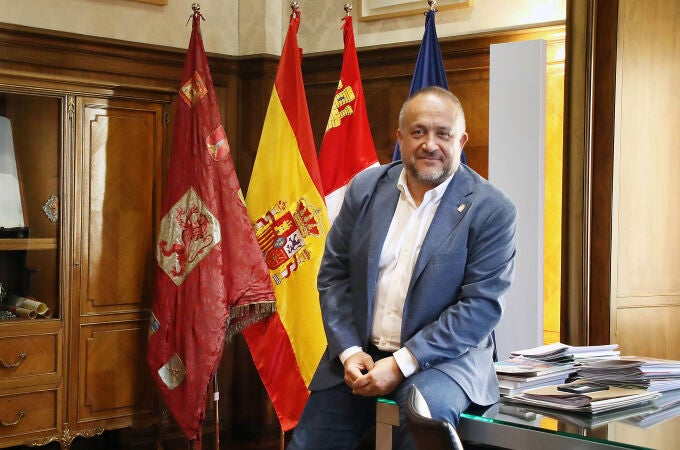 El presidente de la Diputación de León, Gerardo Álvarez Courel, en el Palacio de los Guzmanes