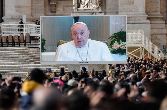El Papa Francisco rezó el Ángelus dominical en la capilla de su residencia en el Vaticano y no se asomó al balcón del Palacio Apostólico en la plaza San Pedro