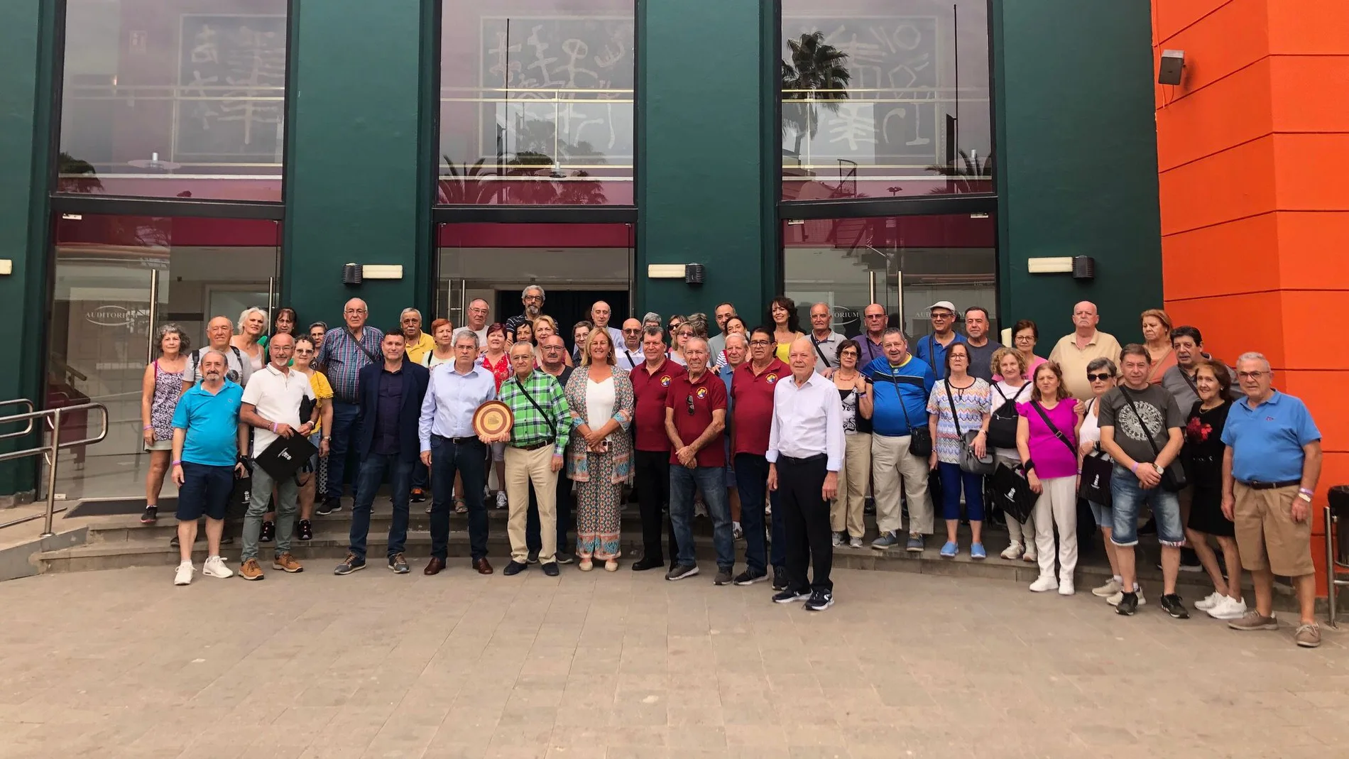 Representantes de la Asociación de Andariegos Segovianos durante su visita a Canarias