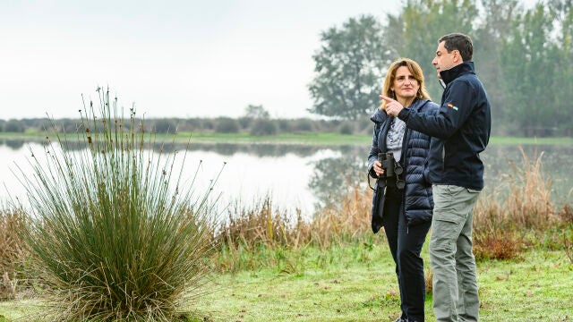 Juanma Moreno y Teresa Ribera visitan el Parque Nacional de Doñana