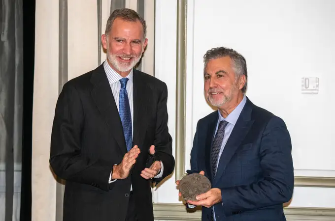 Carlos Alsina, director de 'Más de uno', recibe de manos de los Reyes el Premio 