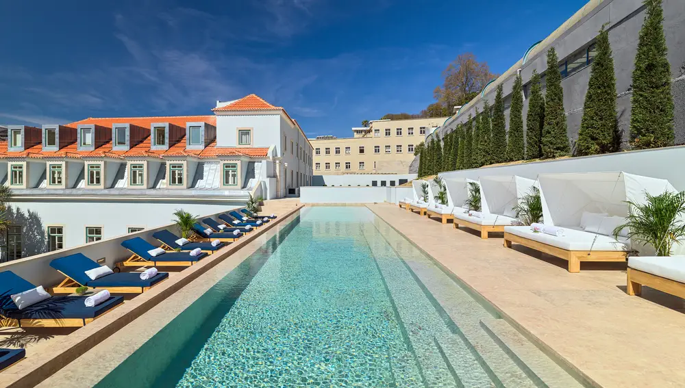 Bañarse en esta piscina en el centro de Lisboa es todo un placer