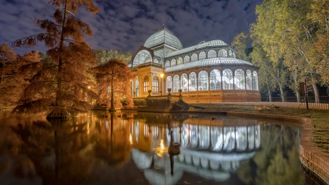 El Palacio de Cristal de El Retiro de noche