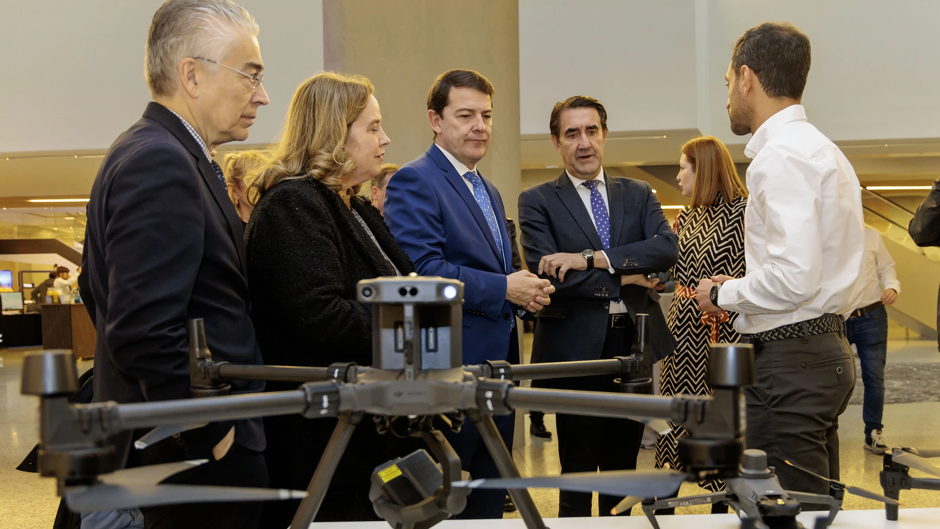 El presidente Alfonso Fernández Mañueco inaugura el III Congreso Autonómico de Policía Local, junto a Suárez-Quiñones y la alcaldesa de Burgos, Cristina Ayala