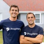 Los fundadores de PropHero, Pablo Gil y Mickael Roger