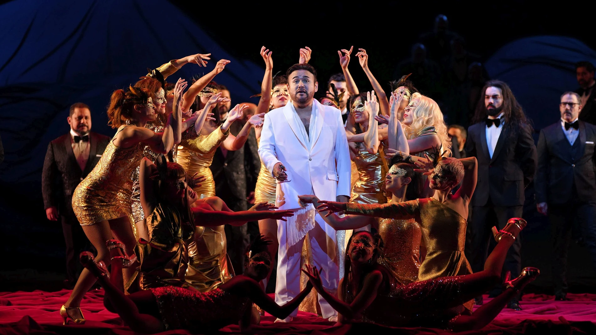 Javier Camarena durante la representación de «Rigoletto», que cuenta con montaje de Miguel del Arco