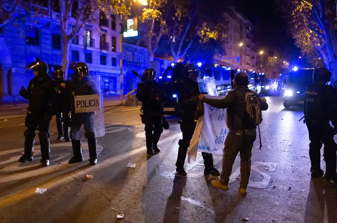 El PSOE pidió en 2012 sustituir las pelotas de goma que ahora usa la Policía en Ferraz 
