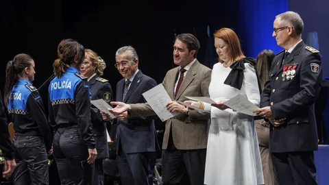 El consejero de Medio Ambiente, Vivienda y Ordenación del Territorio, Juan Carlos Suárez-Quiñones, clausura el III Congreso Autonómico de Policías Locales y acto de entrega de medallas.