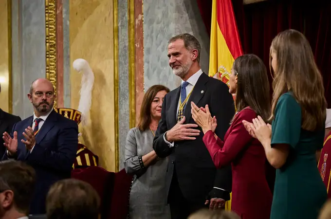 El Rey, en su sitio, frente a un PSOE rehén de sus socios
