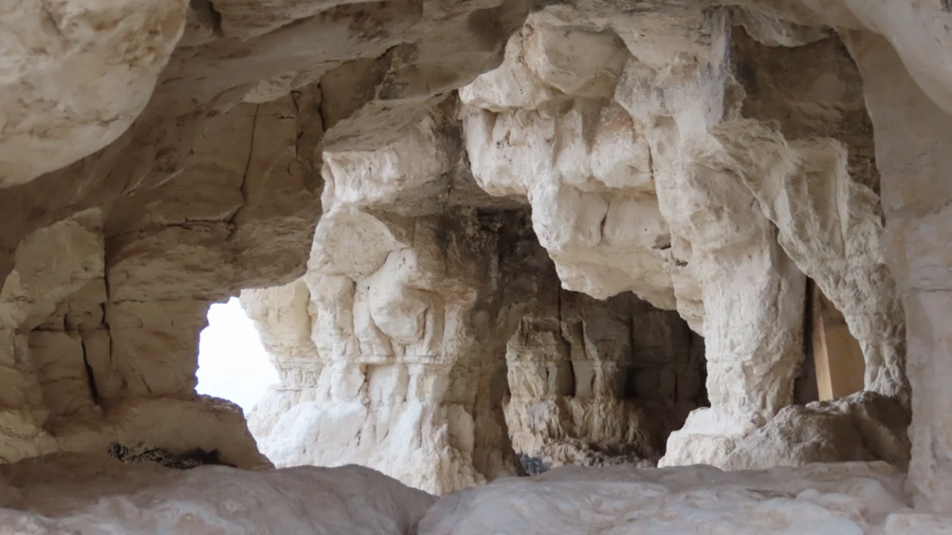 Las desconocidas cuevas prehistóricas en una montaña en Valladolid