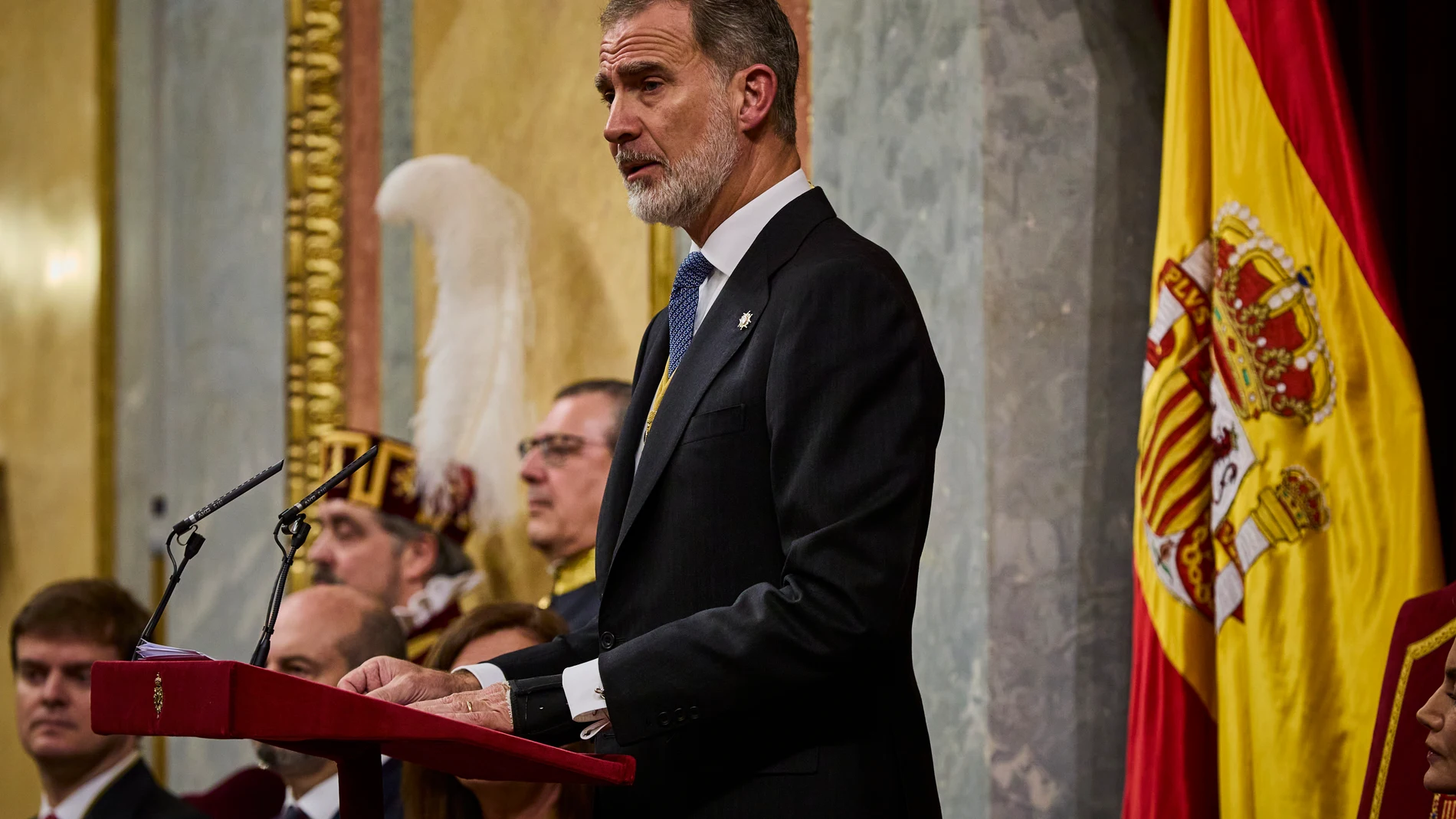 Los Reyes Felipe VI y Letizia junto con la Infanta Leonor presiden la solemne sesión de apertura de las Cortes Generales de la XV legislatura en el Congreso de los Diputados. / © Alberto R. Roldán 29 11 2023