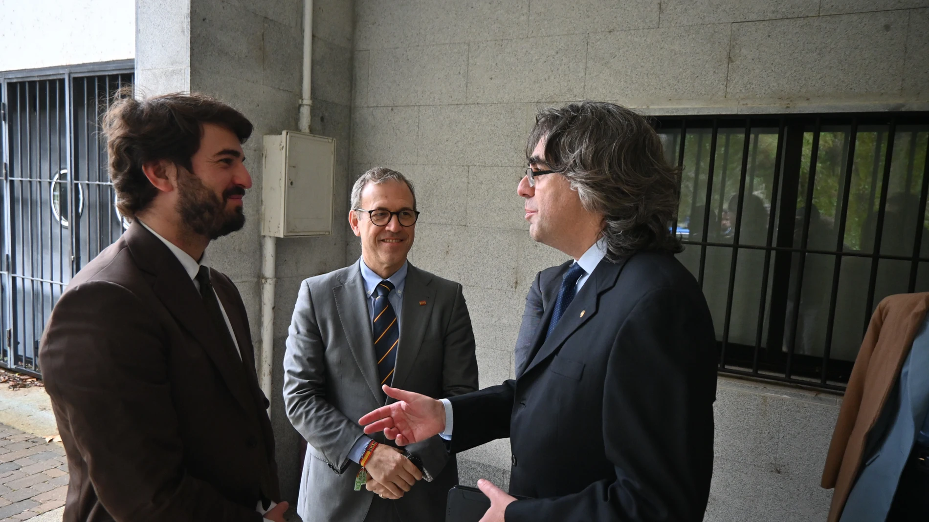 García-Gallardo dialoga con el alcalde de Béjar en presencia de Veganzones