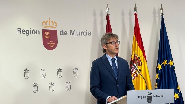 El consejero de Economía, Hacienda y Empresa de Murcia, Luis Alberto Marín, durante la presentación de los Presupuestos