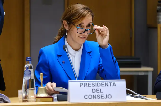 Mónica García prepara el terreno para poner a cargos políticos al frente de Salud Pública y Salud Mental 