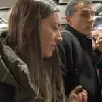 Gritos de "traidora" a Miriam Nogueras a su llegada a Ginebra para la reunión de Junts con el verificador y el PSOE