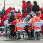 Llegan 56 migrantes por sus propios medios a Gran Canaria y desembarcan a 55 en Lanzarote
