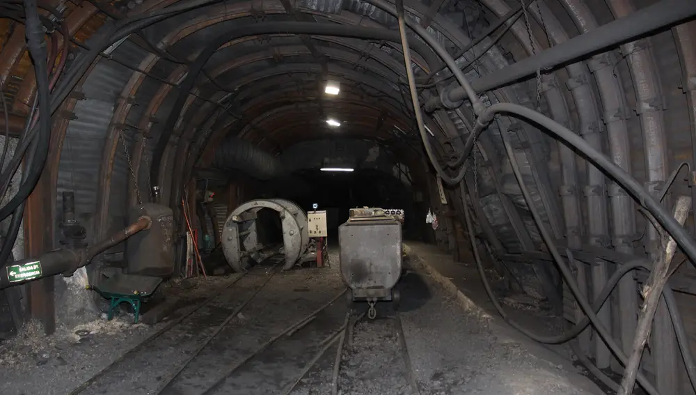 Interior de Pozo las Cuevas en Velilla del Río Carrión (Palencia) cuando estaba en funcionamiento