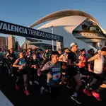 33.000 corredores toman la salida del 43ª Maratón Valencia