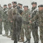Robles visita a las tropas españolas desplegadas en Letonia para disuadir la amenaza rusa