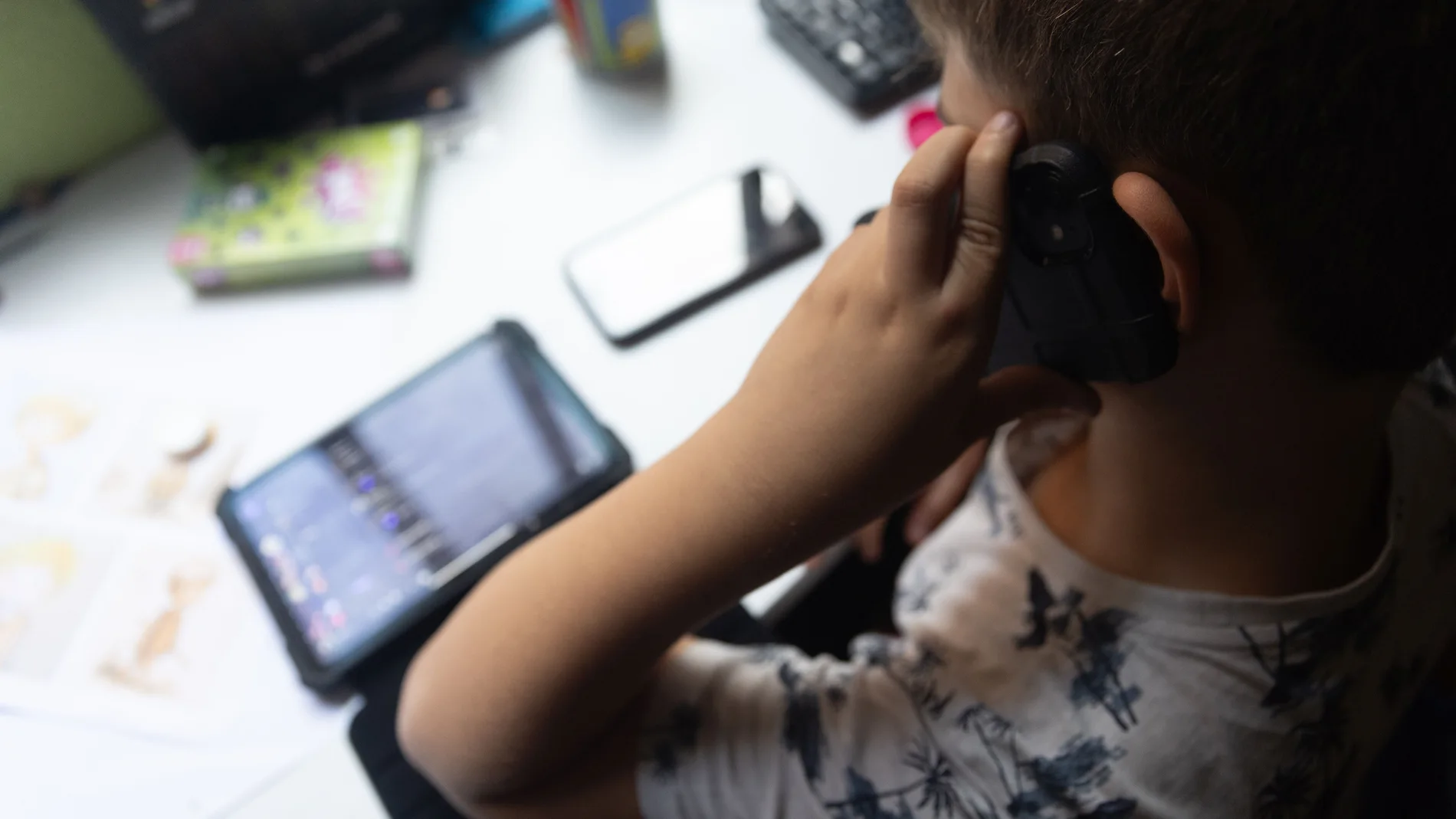 Andalucía limita el uso del móvil en horario escolar