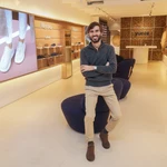 Pablo Mas, CEO y fundador de Yuccs en la primera flagship de la marca en Palma de Mallorca