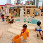 Un increíble pesebre de Playmobil ilumina la navidad en Castelldefels