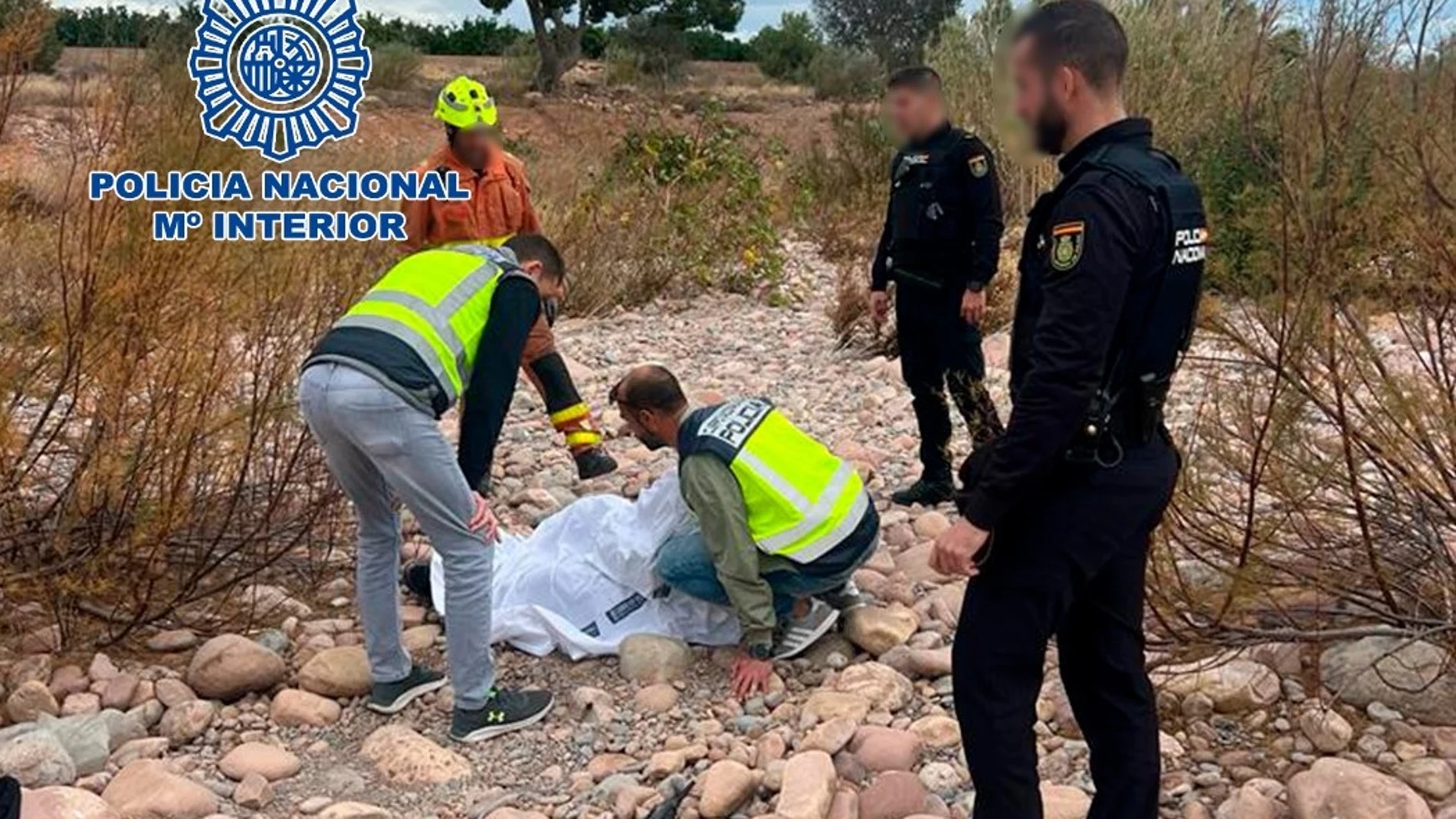 Agentes con el hombre desaparecido JEFATURA 04/12/2023