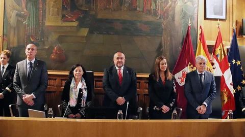 El presidente de la Diputación, Gerardo Álvarez Courel, el alcalde José Antonio Díez y la delegada del Gobierno, Virginia Barcones asisten a los actos de celebración del 45 aniversario de la Constitución, en los que la catedrática de Derecho Constitucional María Esther Seijas Villadangos participará como ponente