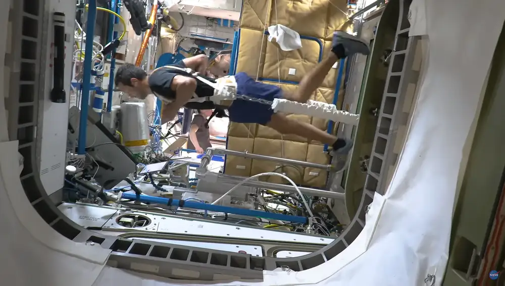 Ejercicio en gravedad cero en la ISS.