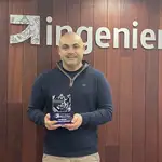 Juan Francisco Calero, ganador en la categoría de Comunicación de los VI Premios de la Industria, recoge el galardón en la sede de ingenierosVA