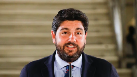 MURCIA.-López Miras ensalza el "espíritu de concordia" de la Constitución frente a quien "levanta muros y alimenta la división"