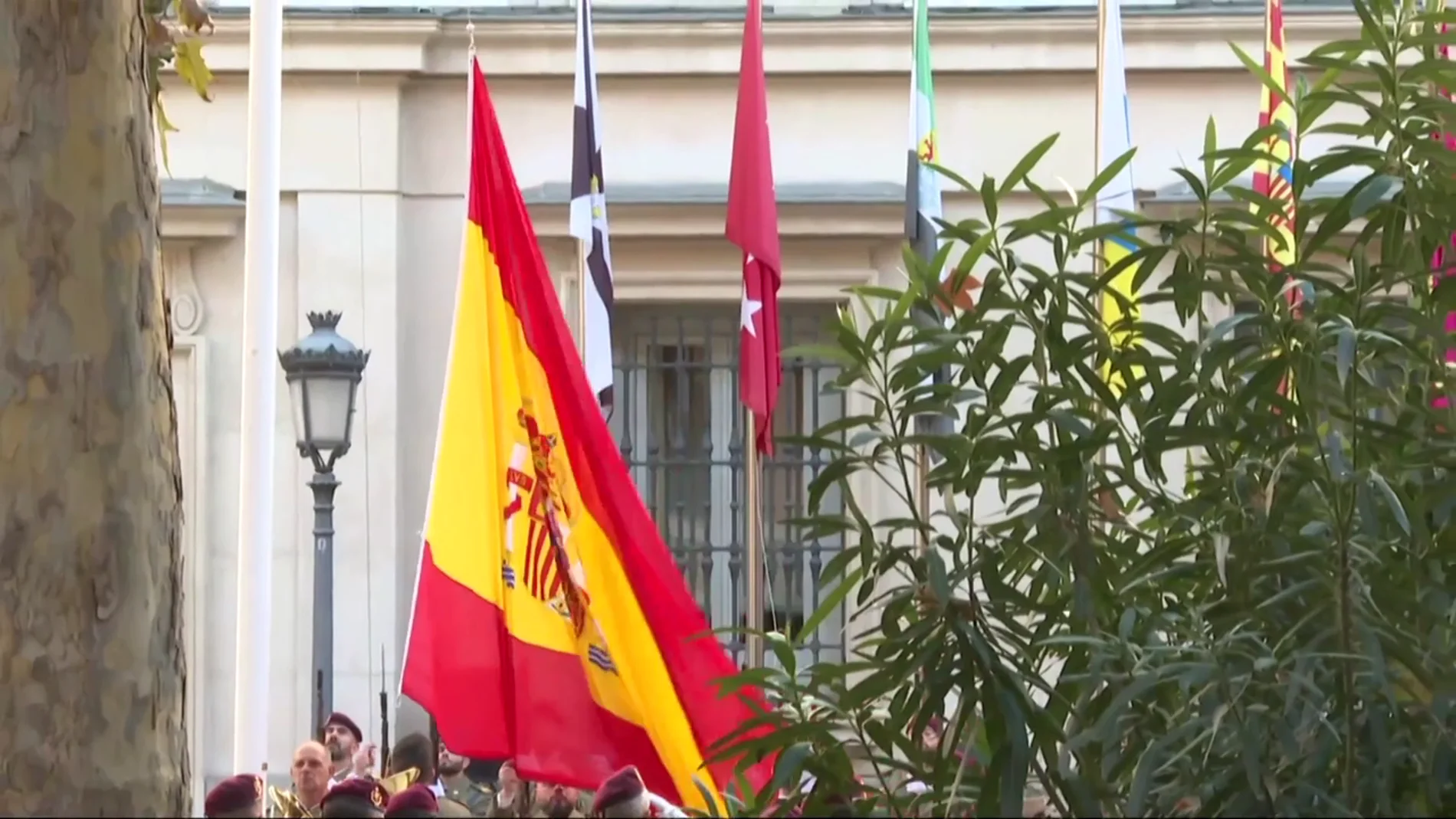 Izado Solemne de la Bandera de España en la sede del Senado