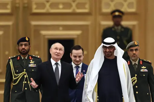 Putin desafía su aislamiento internacional con una «histórica» visita a Emiratos y Arabia Saudí