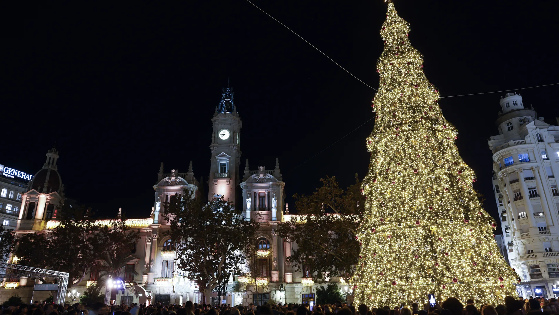 La ruta de la Navidad en Valencia: los 19 árboles, los comercios mejor decorados y los belenes