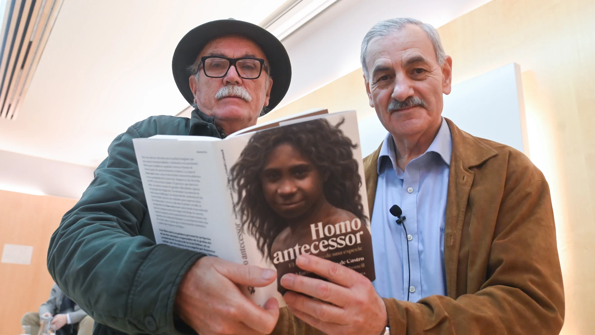 Bermúdez de Castro y Carbonell con su última publicación