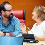 CCyL / ICAL . Los procuradores del PSOE Ángel Hernández y del PP Paloma Vallejo durante la Comisión de Sanidad de las Cortes de Castilla y León