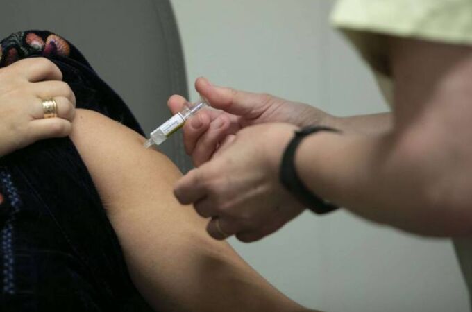 Sanidad da un nuevo impulso a la vacunación de gripe y de covid a partir del lunes 