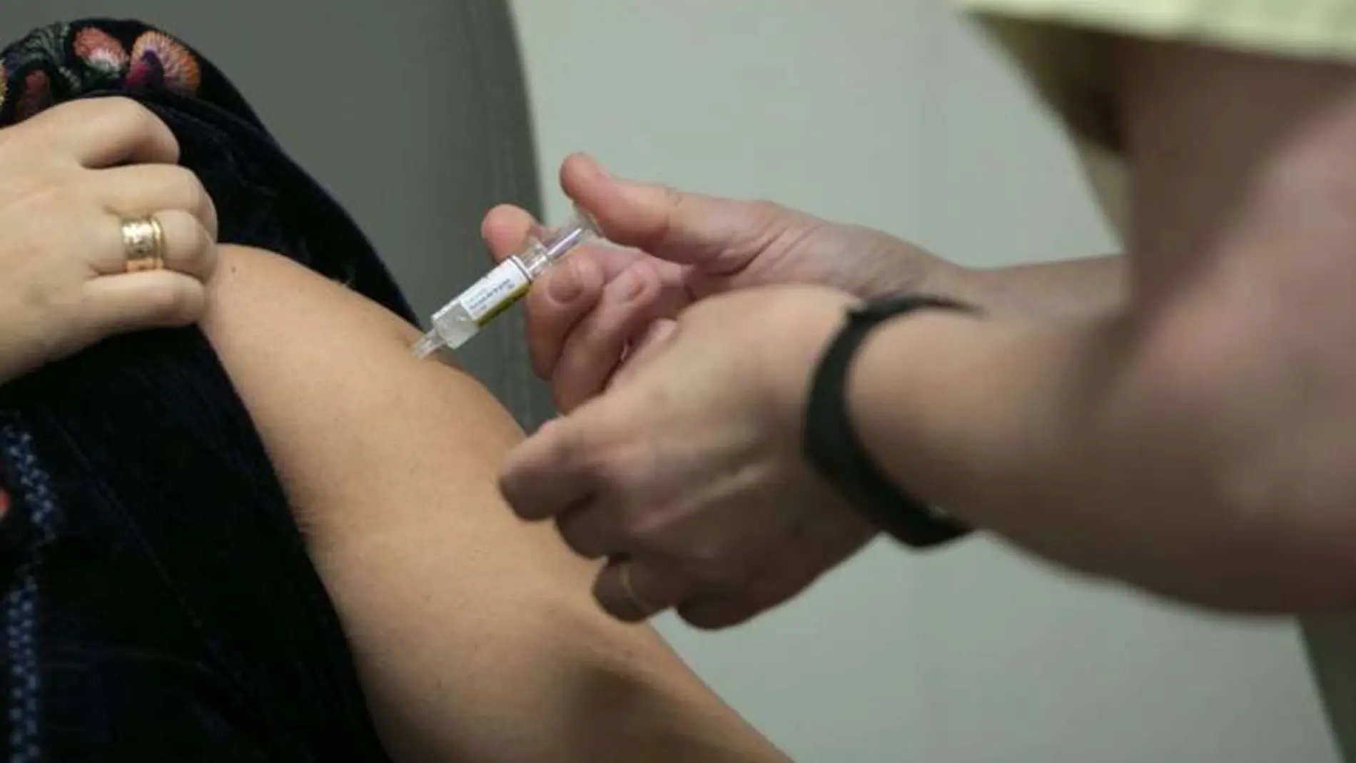 Sanidad da un nuevo impulso a la vacunación de gripe y de covid a partir del lunes 