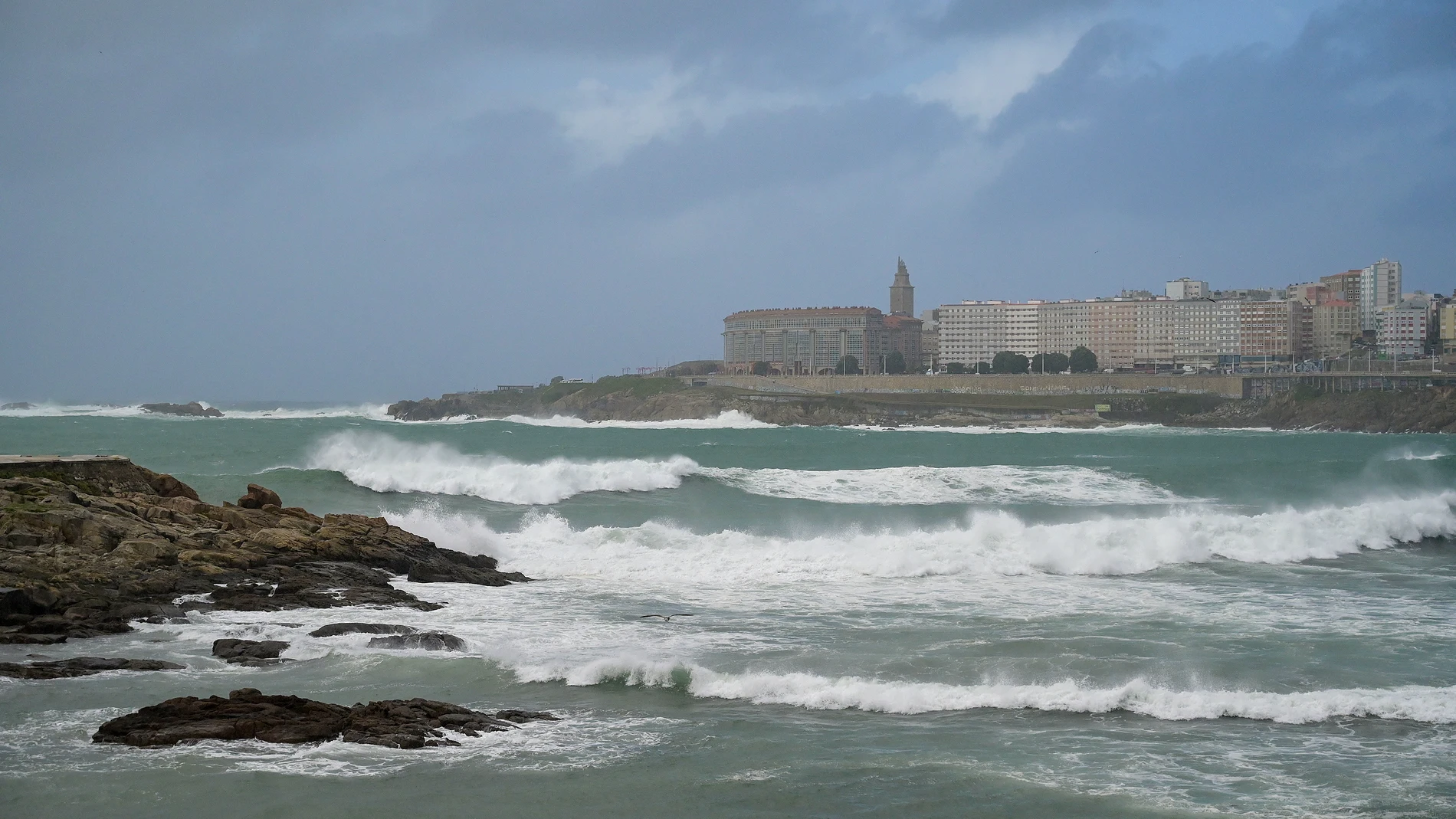 La alerta naranja deja en Galicia vientos de casi 140 km/h en Cedeira (A Coruña) y fuertes lluvias