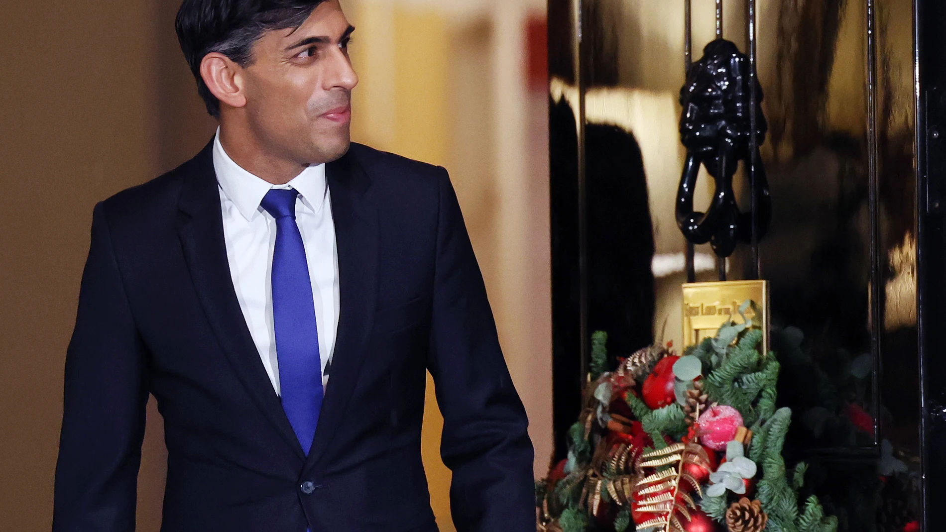 London (United Kingdom), 07/12/2023.- British Prime Minister Rishi Sunak waits for the arrival of Prime Minister of The Netherlands Mark Rutte to 10 Downing Street in London, Britain, 07 December 2023. (Países Bajos; Holanda, Reino Unido, Londres) EFE/EPA/ANDY RAIN