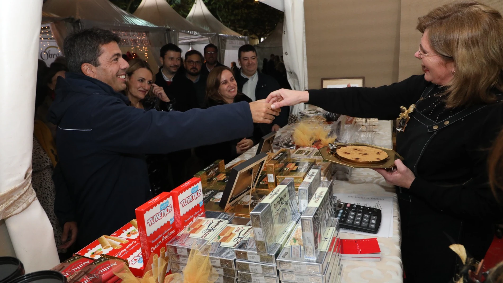 Carlos Mazón en la Feria de Navidad de Xixona (Alicante).
