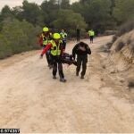 Rescatan en helicóptero a un motorista que ha caído en una senda forestal de Altahona