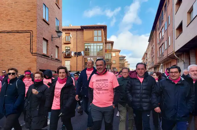 Marea rosa de solidaridad y contra el cáncer en El Burgo de Osma