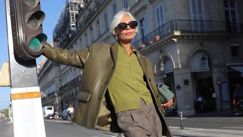 Estos son los 10 pantalones anchos y favorecedores para mujeres de 50 años.