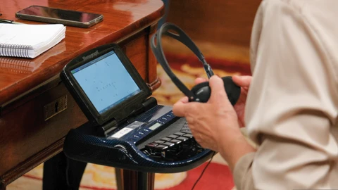 El Congreso gasta una media de 4.500 euros cada día de pleno para traducción y transcripción de lenguas cooficiales