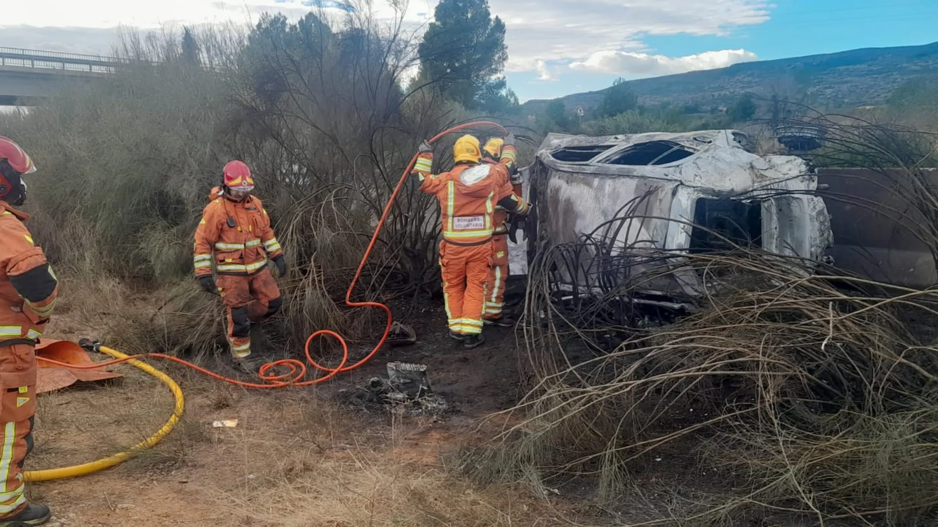 Una persona muere calcinada en el interior de su coche tras cruzar la mediana de la A-35, en Vallada (Valencia)e en la CV- en Vallada